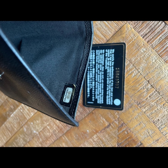 Lightly use CHANEL black caviar bifold wallet - Picture 5 of 7